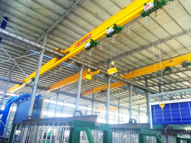 Cross track crane for galvanizing