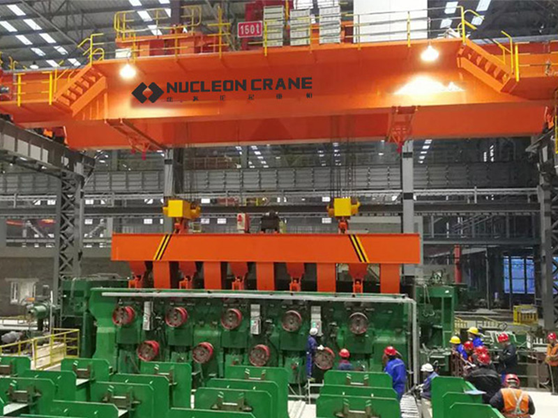 Full automatic roll changing crane for metallurgy